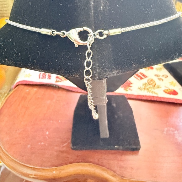 Elegant Silver Pendant Necklace - Picture 2 of 4